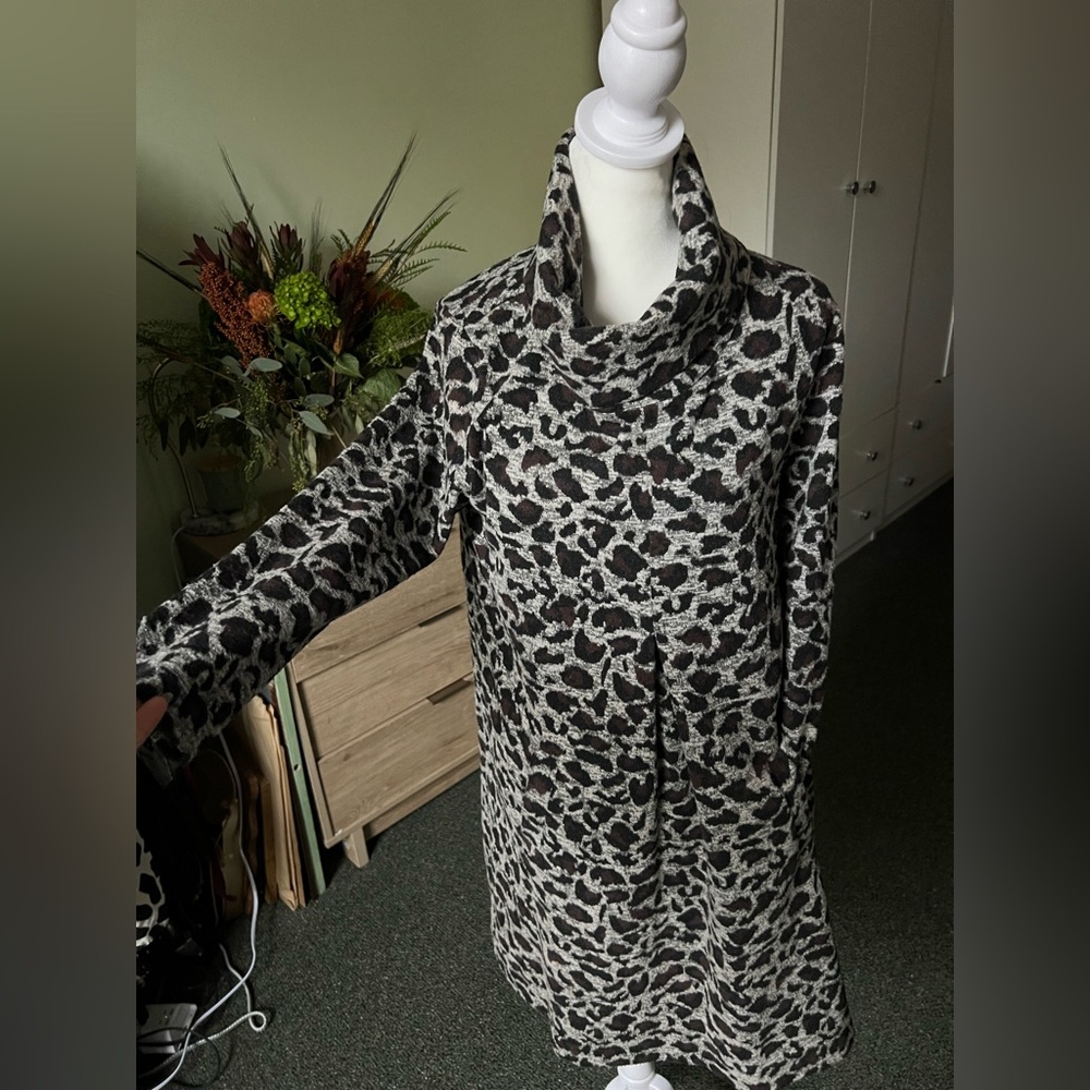 TYLER BOE Leopard Print Knit Cowl Neck Turtleneck Mini Midi Shift Sweater Dress - Picture 3 of 16